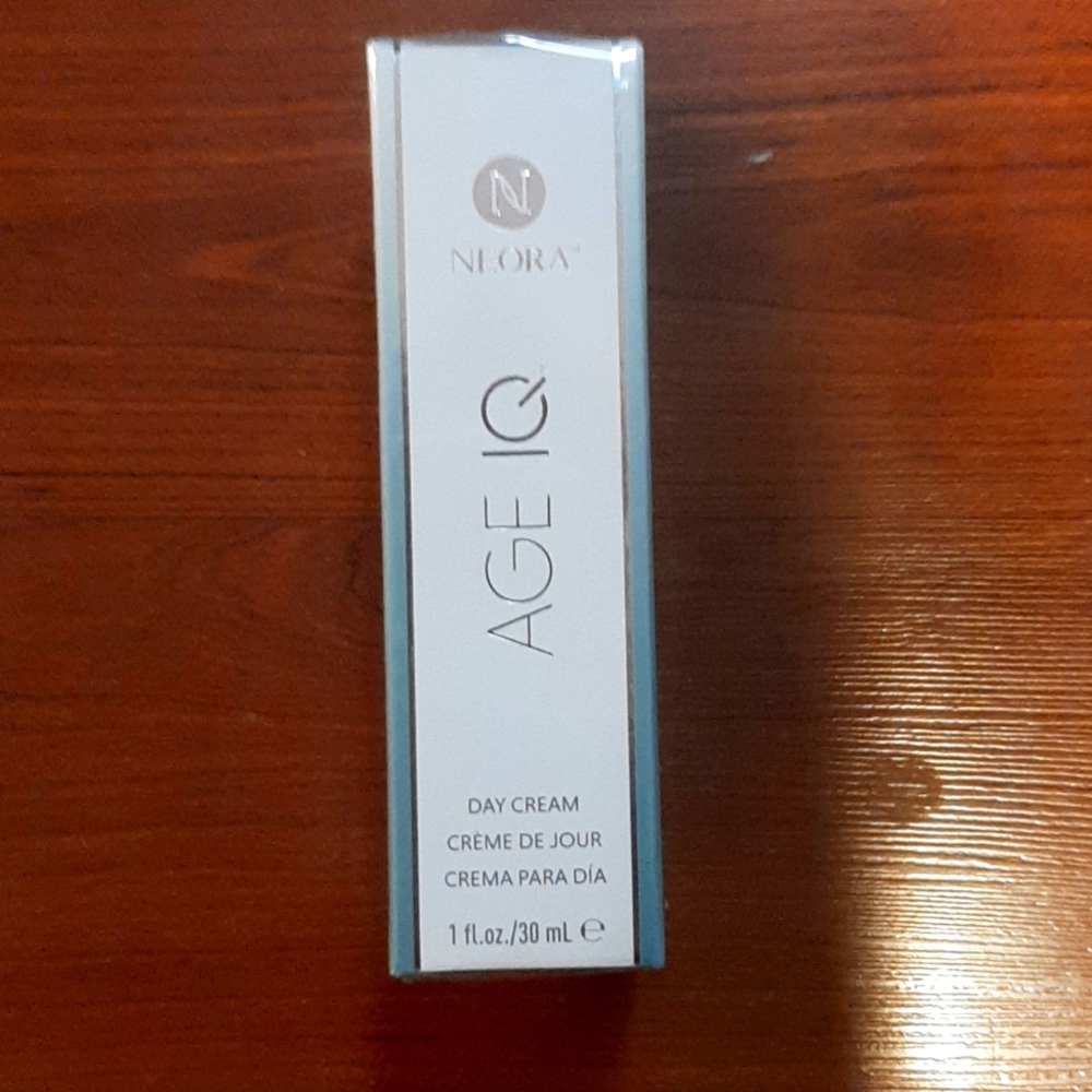 Brand new sealed Neora Age IQ day cream